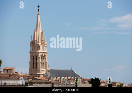 Blick von der Promenade du Peyrou auf die Eglise Sainte-Anne. Stockfoto