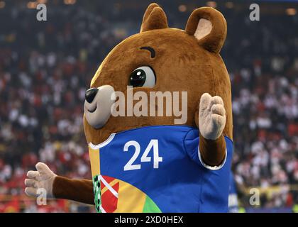 Dortmund, Deutschland. Juni 2024. Das Maskottchen der UEFA EURO 2024 Albaert während des UEFA-Europameisterschaftsspiels im BVB Stadion Dortmund. Der Bildnachweis sollte lauten: Jonathan Moscrop/Sportimage Credit: Sportimage Ltd/Alamy Live News Stockfoto