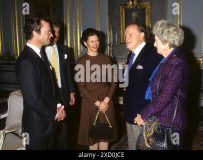 BOB HOPE mit Frau Dolores besuchen Sie das schwedische Königspaar im Stockholmer Königspalast 1984 Stockfoto