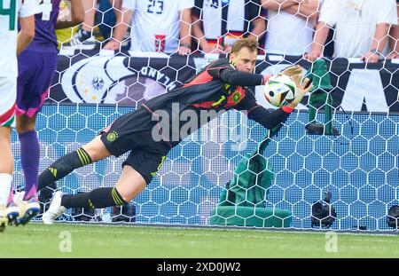 Stuttgart, Deutschland. Juni 2024. Manuel NEUER, DFB 1 Torhüter, im Gruppenspiel DEUTSCHLAND - UNGARN bei der UEFA-Europameisterschaft 2024 am 19. Juni 2024 in Stuttgart. Fotograf: ddp Images/STAR-Images Credit: ddp Media GmbH/Alamy Live News Stockfoto