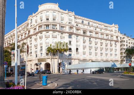 Cannes, Frankreich - 25. März 2019: Das Palais Miramar war einst ein Luxushotel bis zum Ende des Zweiten Weltkriegs und sein heute hochwertiges Wohnhaus. Stockfoto