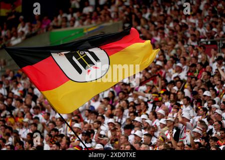 Stuttgart, Deutschland. Juni 2024. Deutsche Fans beim Fußball-Europameisterspiel 2024 zwischen Deutschland und Ungarn in der Stuttgart Arena, Stuttgart, Deutschland - Mittwoch, 19. Juni 2024. Sport - Fußball . (Foto: Spada/LaPresse) Credit: LaPresse/Alamy Live News Stockfoto