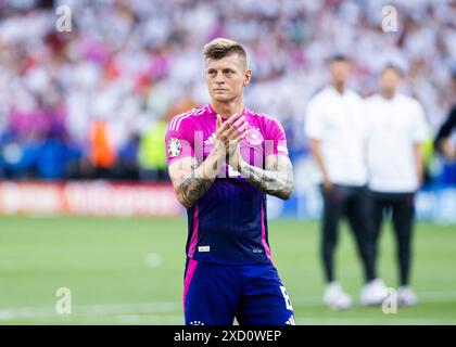 Stuttgart, Deutschland. Juni 2024. Stuttgart, MHP Arena, 19.06.2021: Toni Kroos feiert den Sieg bei der UEFA-Europameisterschaft 2024 Deutschland gegen Ungarn mit 2:0. Quelle: Mika Volkmann/Alamy Live News Stockfoto