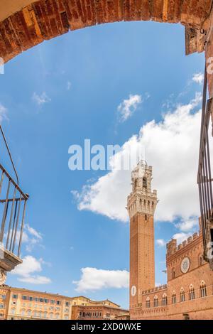 Siena, Italien; 22. Juni 2024 - Blick auf den Pubblico Palast in Siena, Italien Stockfoto