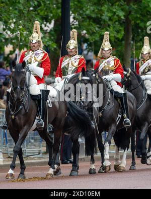 London 15. Juni 2024 Trooping the Colour. Die Household Cavalry macht sich auf den Weg entlang der Mall to Horseguards Parade. Stockfoto