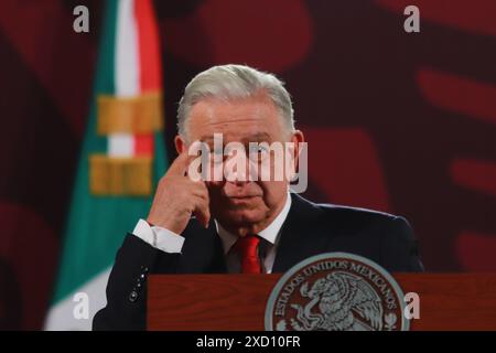 Mexiko-Stadt, Mexiko. Juni 2024. Der scheidende Präsident von Mexiko, Andres Manuel Lopez Obrador, sprach während einer Briefing-Konferenz im Nationalpalast. Lopez Obrador sprach über die Fortschritte beim ISSSTE-Transformationsprojekt und die Erklärungen der DEA zur Justizreform. Am 19. Juni 2024 in Mexiko-Stadt. (Foto: Carlos Santiago/ Credit: Eyepix Group/Alamy Live News Stockfoto
