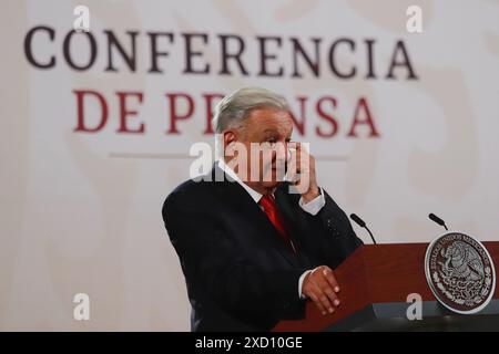 Mexiko-Stadt, Mexiko. Juni 2024. Der scheidende Präsident von Mexiko, Andres Manuel Lopez Obrador, sprach während einer Briefing-Konferenz im Nationalpalast. Lopez Obrador sprach über die Fortschritte beim ISSSTE-Transformationsprojekt und die Erklärungen der DEA zur Justizreform. Am 19. Juni 2024 in Mexiko-Stadt. (Foto: Carlos Santiago/ Credit: Eyepix Group/Alamy Live News Stockfoto