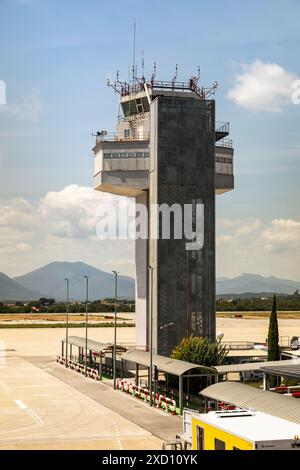 Kontrollturm Flughafen Girona, Katalonien, Spanien, Stockfoto