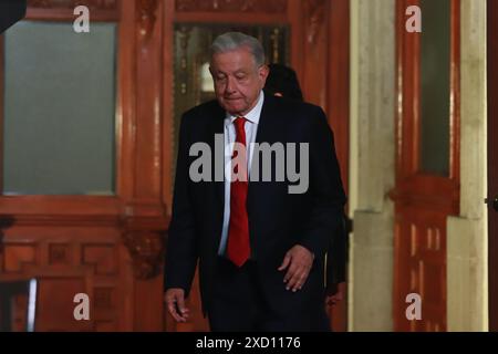 Mexiko-Stadt, Mexiko. Juni 2024. Der scheidende Präsident von Mexiko, Andres Manuel Lopez Obrador, nahm an einer Briefing-Konferenz im Nationalpalast Teil. Lopez Obrador sprach über die Fortschritte beim ISSSTE-Transformationsprojekt und die Erklärungen der DEA zur Justizreform. Am 19. Juni 2024 in Mexiko-Stadt. (Foto: Carlos Santiago/Eyepix Group/SIPA USA) Credit: SIPA USA/Alamy Live News Stockfoto