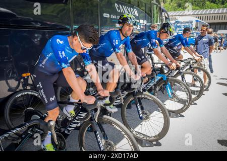 Schweiz, Kanton Tessin, Tour de Suisse 2024, Ambri, Movistar Team, Stockfoto