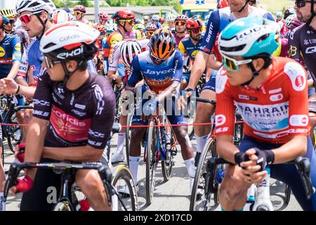 Schweiz, Kanton Tessin, Tour de Suisse 2024, Ambri, Abfahrt der Bühne Stockfoto