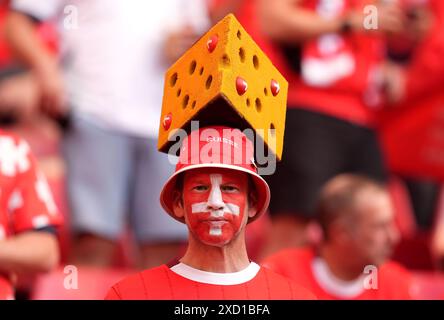 Ein Schweizer Fan während des Gruppenspiels der UEFA Euro 2024 im Kölner Stadion. Bilddatum: Mittwoch, 19. Juni 2024. Stockfoto