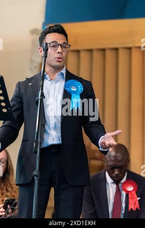 Belle Vue Baptist Church, Southend on Sea, Essex, Großbritannien. Juni 2024. Die wichtigsten Kandidaten, die für den Wahlkreis kandidieren, haben sich bei den Zusammenstößen versammelt, um ihre Manifeste vorzubringen und Fragen der Öffentlichkeit zu beantworten. Diese und ihre bisherige Bezirksgrenze von Southend East sind seit ihrer Gründung im Jahr 1950 konservativ. 2024 Kandidaten sind Gavin Haran (Con - Speaking) und Bayo Alaba (Lab - sitzend) Stockfoto