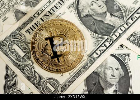Kryptowährung Bitcoin auf US-Dollar. Nahansicht. Stockfoto