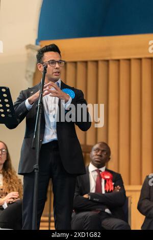 Belle Vue Baptist Church, Southend on Sea, Essex, Großbritannien. Juni 2024. Die wichtigsten Kandidaten, die für den Wahlkreis kandidieren, haben sich bei den Zusammenstößen versammelt, um ihre Manifeste vorzubringen und Fragen der Öffentlichkeit zu beantworten. Diese und ihre bisherige Bezirksgrenze von Southend East sind seit ihrer Gründung im Jahr 1950 konservativ. 2024 Kandidaten sind Gavin Haran (Con - Speaking) und Bayo Alaba (Labour - Sitze) Stockfoto