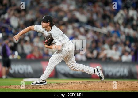 Denver CO, USA. Juni 2024. Der Rockies Pitcher Victor Vodnik (38) wirft während des Spiels zwischen den Los Angeles Dodgers und den Colorado Rockies im Coors Field in Denver Co. Einen Platz. David Seelig/Cal Sport Medi. Quelle: csm/Alamy Live News Stockfoto