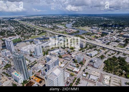 Wunderschöner Blick aus der Luft auf die Tampa Bay City, die Wolkenkratzer und Ybor City Tampa Bay, Florida Stockfoto