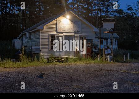 Verlassenes Lebensmittelgeschäft am unteren östlichen Ufer von Maryland, 1919 E Tadious Creek Road, Toddville, MD, am 13/2022 Stockfoto