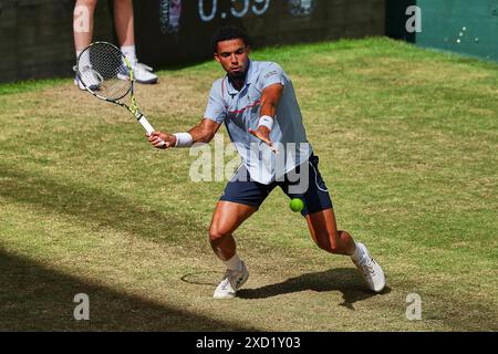 Halle Westf, Westfalen, Deutschland. Juni 2024. Arthur Fils (FRA) kehrt 31 mit Vorhand zurück. TERRA WORTMANN OPEN, ATP500 - Herren Tennis (Bild: © Mathias Schulz/ZUMA Press Wire) NUR REDAKTIONELLE VERWENDUNG! Nicht für kommerzielle ZWECKE! Stockfoto