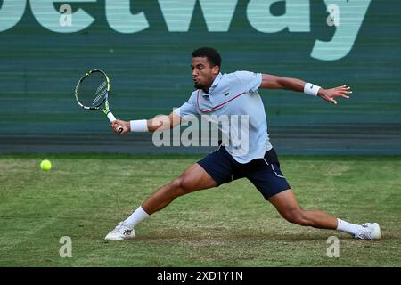 Halle Westf, Westfalen, Deutschland. Juni 2024. Arthur Fils (FRA) kehrt 31 mit Vorhand zurück. TERRA WORTMANN OPEN, ATP500 - Herren Tennis (Bild: © Mathias Schulz/ZUMA Press Wire) NUR REDAKTIONELLE VERWENDUNG! Nicht für kommerzielle ZWECKE! Stockfoto