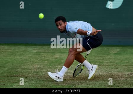 Halle Westf, Westfalen, Deutschland. Juni 2024. Arthur Fils (FRA) kehrt 31 mit Vorhand zurück. TERRA WORTMANN OPEN, ATP500 - Herren Tennis (Bild: © Mathias Schulz/ZUMA Press Wire) NUR REDAKTIONELLE VERWENDUNG! Nicht für kommerzielle ZWECKE! Stockfoto