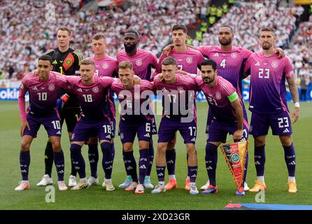 Stuttgart. Juni 2024. Spieler aus Deutschland posieren für ein Gruppenfoto vor dem Spiel der UEFA Euro 2024 Gruppe A zwischen Deutschland und Ungarn am 19. Juni 2024 in Stuttgart. Quelle: Philippe Ruiz/Xinhua/Alamy Live News Stockfoto