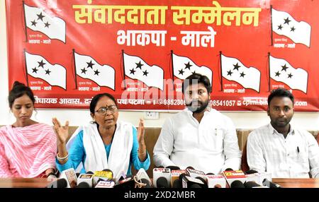 PATNA, INDIEN - 19. JUNI: CPI-ML MLA Sandip Saurav mit der Partei MLC Shashi Sharma, eine Pressekonferenz im Daroga Prasad Rai Path am 19. Juni 2024 in Patna, Indien. (Foto: Santosh Kumar/Hindustan Times/SIPA USA) Stockfoto