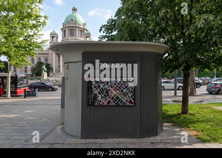 Öffentliche Toilette oder Toalet in Belgrad, Serbien. April 2024. Stockfoto