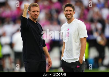 Stuttgart, Deutschland. Juni 2024. Deutschland-Cheftrainer Julian Nagelsmann begrüßt die Fans beim Spiel der UEFA Euro 2024 zwischen Deutschland und Ungarn, Gruppe A, DATE 2, am 19. Juni 2024 im Mercedes-Benz Arena Stadion in Stuttgart. (Foto: Bagu Blanco/PRESSINPHOTO) Credit: PRESSINPHOTO SPORTS AGENCY/Alamy Live News Stockfoto