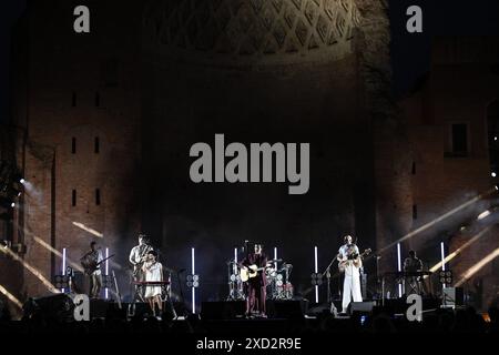 Italienischer Sänger Musikkonzert - DIODATO - HO ACCESO UN FUOCO - NACHLASS 24 Diodadato während des Konzerts Ho Acceso un Fuoco, Anwesen 24 im Tempel der Venus, Kolosseum Archäologischer Park in Rom, Italien am 19. Juli 2024 Rom Venus Tempel im Kolosseum Archäologischer Park Italien Copyright: XDomenicoxCippitellix/xLiveMediax LPM 1409524 Stockfoto