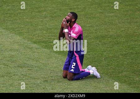 Stuttgart, Deutschland. Juni 2024. Fußball: Europameisterschaft, Deutschland - Ungarn, Vorrunde, Gruppe A, Spieltag 2, Stuttgart Arena, deutscher Antonio Rüdiger nach dem letzten Pfiff. Quelle: Bernd Weißbrod/dpa/Alamy Live News Stockfoto