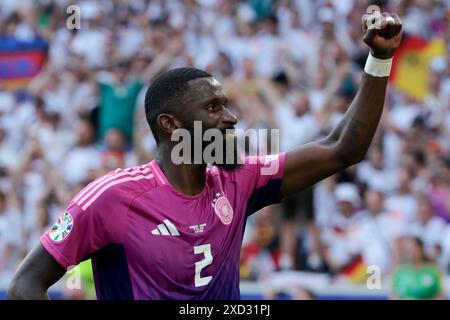 Stuttgart, Allemagne. Juni 2024. Antonio Rudiger feiert den Sieg nach der UEFA Euro 2024, Gruppe A, Fußballspiel zwischen Deutschland und Ungarn am 19. Juni 2024 in der MHPArena in Stuttgart - Foto Jean Catuffe/DPPI Credit: DPPI Media/Alamy Live News Stockfoto