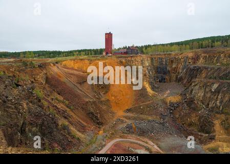 Blick auf die Kupfermine Falu in Schweden, die am 25. Juni 1687 einstürzte. Ursache für den Zusammenbruch waren der intensive Bergbau und das planlose Fahren. Stockfoto