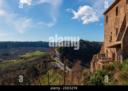 Ein Blick auf Civita di Bagnoregio, die sterbende Stadt. Stockfoto