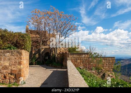 Ein Blick auf Civita di Bagnoregio, die sterbende Stadt. Stockfoto