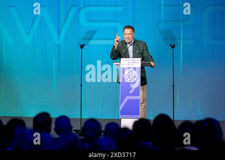 Wien, Wien, Österreich. Juni 2024. ARNOLD SCHWARZENEGGER auf dem ÖSTERREICHISCHEN WELTGIPFEL 2024 unter dem Motto „Be Nützlich: Tools for a Healthy Planet“ in der Wiener Hofburg. Quelle: ZUMA Press, Inc./Alamy Live News Stockfoto