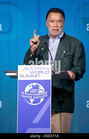 Wien, Wien, Österreich. Juni 2024. ARNOLD SCHWARZENEGGER auf dem ÖSTERREICHISCHEN WELTGIPFEL 2024 unter dem Motto „Be Nützlich: Tools for a Healthy Planet“ in der Wiener Hofburg. Quelle: ZUMA Press, Inc./Alamy Live News Stockfoto