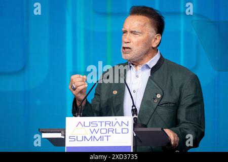 Wien, Wien, Österreich. Juni 2024. ARNOLD SCHWARZENEGGER auf dem ÖSTERREICHISCHEN WELTGIPFEL 2024 unter dem Motto „Be Nützlich: Tools for a Healthy Planet“ in der Wiener Hofburg. Quelle: ZUMA Press, Inc./Alamy Live News Stockfoto