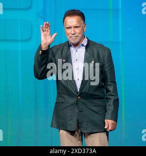 Wien, Wien, Österreich. Juni 2024. ARNOLD SCHWARZENEGGER auf dem ÖSTERREICHISCHEN WELTGIPFEL 2024 unter dem Motto „Be Nützlich: Tools for a Healthy Planet“ in der Wiener Hofburg. Quelle: ZUMA Press, Inc./Alamy Live News Stockfoto