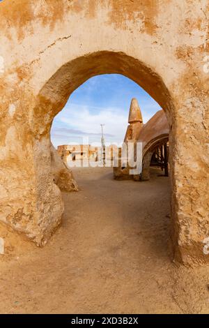 Überreste des Filmsets 1977 Star Wars. Die Landschaft des Planeten Tatooine aus dem Film Star Wars, Tozeur, Sahara, Tunesien, Afrika Stockfoto