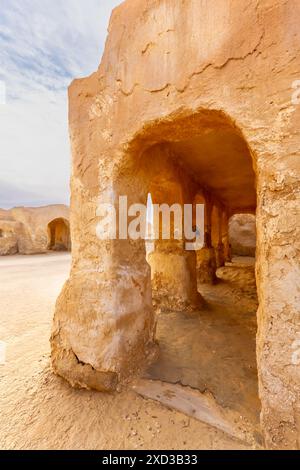 Überreste des Filmsets 1977 Star Wars. Die Landschaft des Planeten Tatooine aus dem Film Star Wars, Tozeur, Sahara, Tunesien, Afrika Stockfoto