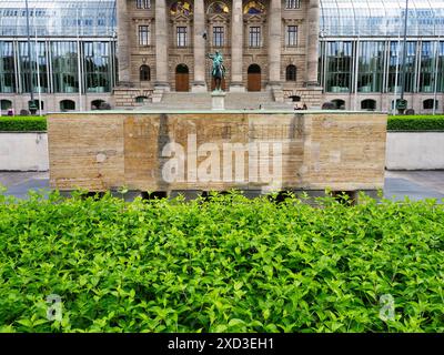 Gedenkstätte zum Ersten Weltkrieg vor der Bayerischen Staatskanzlei im Hofgarten München Bayern Deutschland Stockfoto