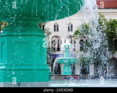 Brunnen an der Ludwig-Maximilians-Universität München Bayern Deutschland Stockfoto