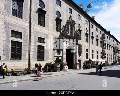 Der Westflügel der Residenz vom Odeonsplatz in München Stockfoto