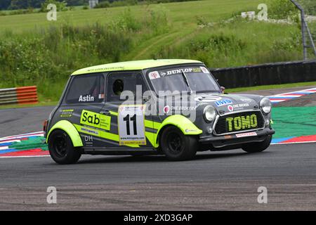 Kane Astin, Mini Miglia, die Dunlop Mini Miglia Challenge unterstützt von Mini Spares, zwei 20-Minuten-Rennen für zwei Fahrzeugvarianten, Mini Miglia 1293 Stockfoto