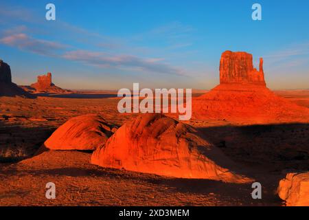 Geografie / Reise, USA, Utah, Monument Valley, Monument Valley at Sunrise, Navajo Reservierung, ADDITIONAL-RIGHTS-CLEARANCE-INFO-NOT-AVAILABLE Stockfoto