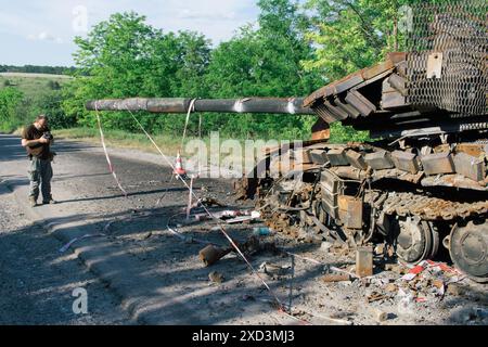 Kharkiw Front, Ukraine, 19. Juni 2024 ukrainische Panzer wurden während der Offensive nördlich von Khark von russischen Streitkräften zerstört Stockfoto