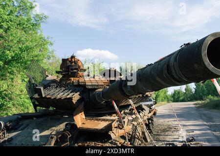 Kharkiw Front, Ukraine, 19. Juni 2024 ukrainische Panzer wurden während der Offensive nördlich von Khark von russischen Streitkräften zerstört Stockfoto