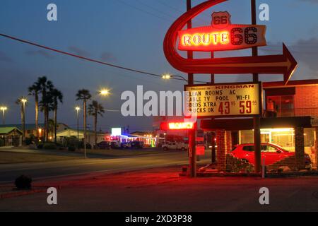 Geografie / Reise, USA, Arizona, Kingman, Motel Route 66 at Night, Route 66, Kingman, Arizona, ADDITIONAL-RIGHTS-CLEARANCE-INFO-NOT-AVAILABLE Stockfoto