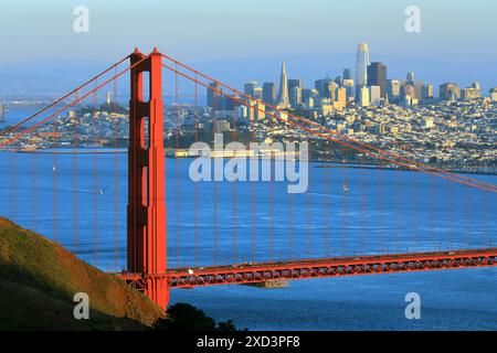 Geografie / Reise, USA, Kalifornien, San Francisco, Golden Gate Bridge und Skyline von San Francisco, ADDITIONAL-RIGHTS-CLEARANCE-INFO-NOT-AVAILABLE Stockfoto